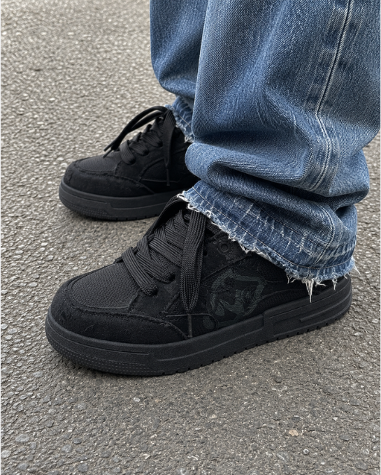 Fuzzy Low Black Sneakers