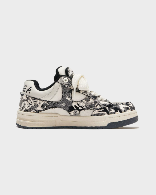 Fuzzy Low White Black Sneakers