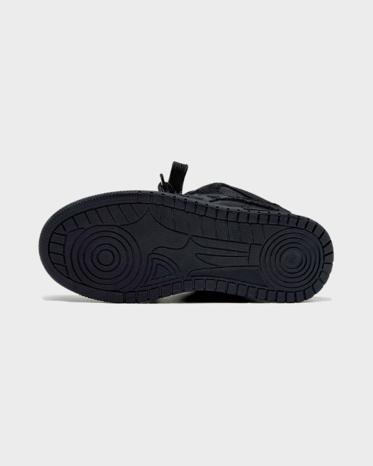 Fuzzy Low Black Sneakers