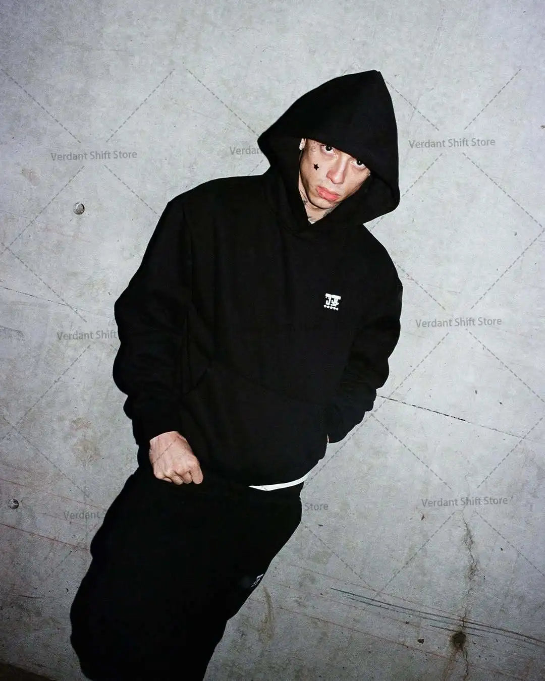 Black hoodie and wide-leg sweatpants set  Street-style minimalist fashion trend sportswear set Neutral-style streetwear fashion